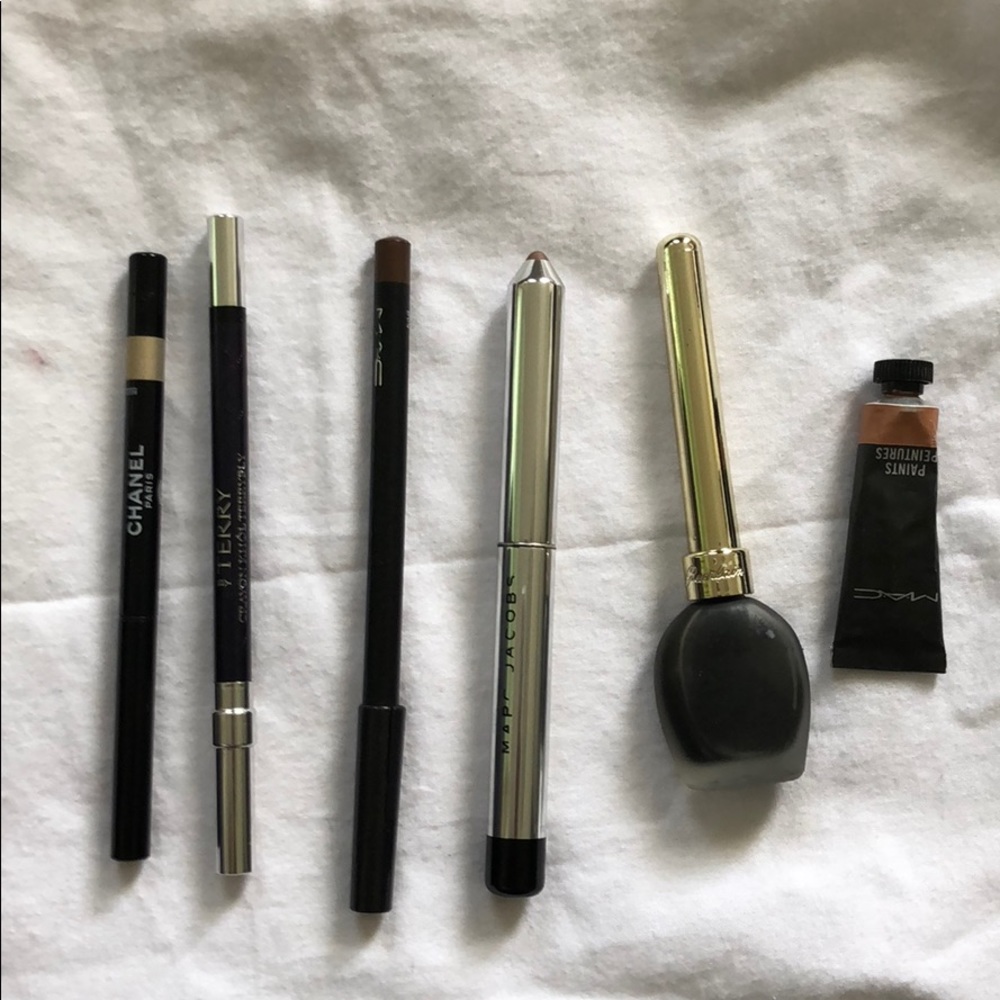 Eyeliner and eyeshadow bundle